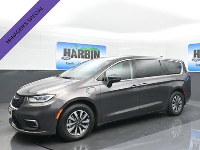 Used 2023 Chrysler Pacifica Touring-L