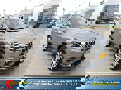 Used 2019 Jeep Cherokee Latitude w/ Popular Appearance Group