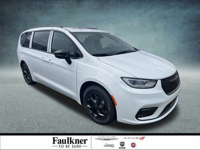 New 2025 Chrysler Pacifica Premium