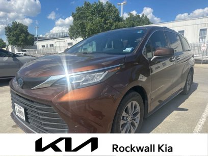 Used 2022 Toyota Sienna XLE