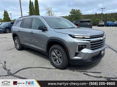 New 2025 Chevrolet Traverse LT w/ Driver Confidence Package