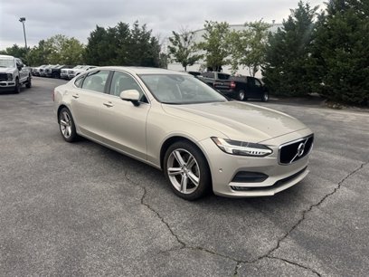 Used 2018 Volvo XC90 T5 Momentum w/ Momentum Plus Package