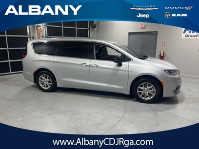 Used 2024 Chrysler Pacifica Touring-L