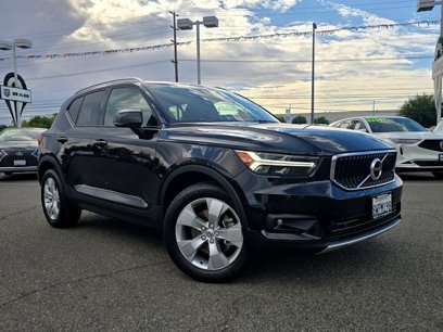 Used 2021 Volvo XC40 T4 Momentum