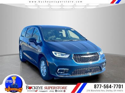 New 2025 Chrysler Pacifica Select