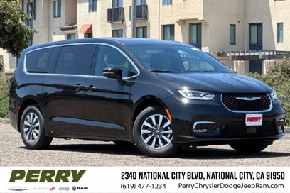 New 2025 Chrysler Pacifica Select