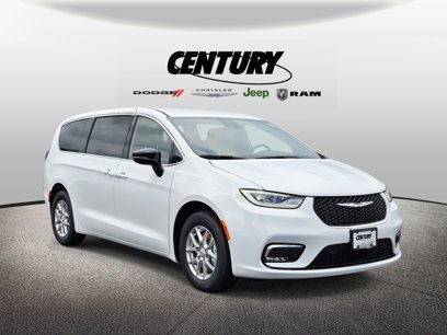 New 2025 Chrysler Pacifica Select