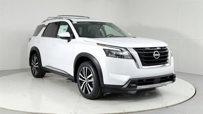 New 2025 Nissan Pathfinder Platinum w/ Cargo Package