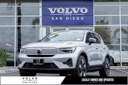 New 2025 Volvo EX40 Core w/ Climate Package