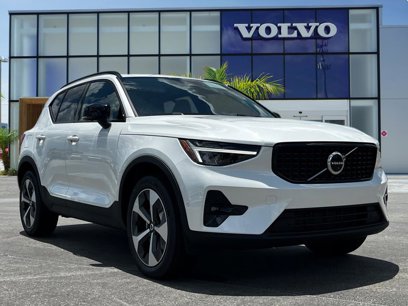New 2025 Volvo XC40 B5 Plus
