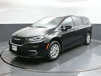 New 2025 Chrysler Pacifica Select
