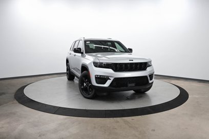 New 2025 Jeep Grand Cherokee Limited w/ Black Appearance Package