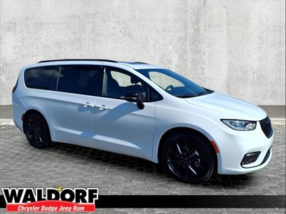 Used 2025 Chrysler Pacifica Limited