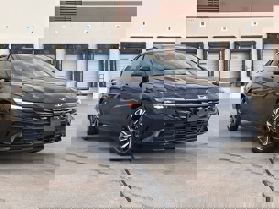 Used 2024 Hyundai Elantra SEL w/ Convenience Package