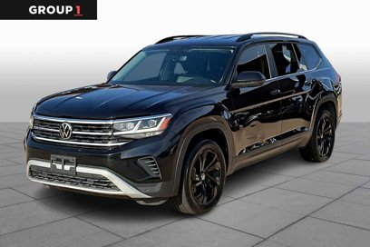 Used 2023 Volkswagen Atlas SE w/ Black Wheel Package