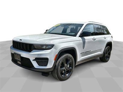 Used 2025 Jeep Grand Cherokee Altitude