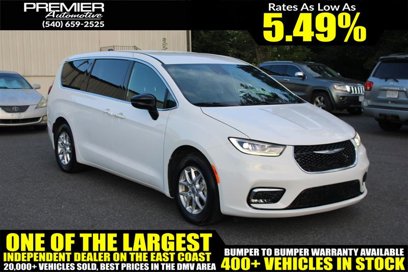 Used 2025 Chrysler Pacifica Select