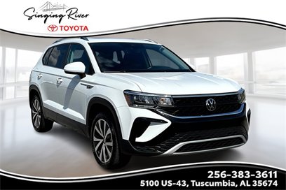 Used 2024 Volkswagen Taos SE w/ Panoramic Sunroof Package