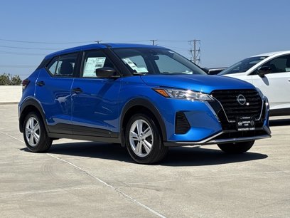 New 2025 Nissan Kicks Play S