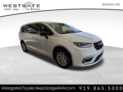 New 2025 Chrysler Pacifica Select