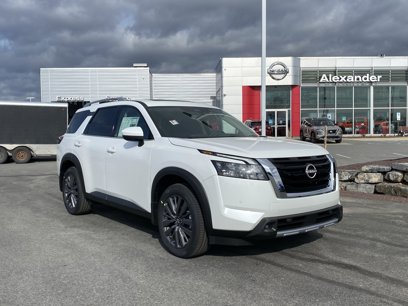 New 2025 Nissan Pathfinder SL w/ SL Premium Package