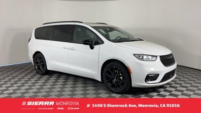 New 2025 Chrysler Pacifica Limited