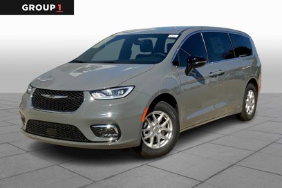 New 2025 Chrysler Pacifica Select