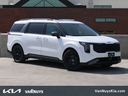 New 2025 Kia Carnival SX