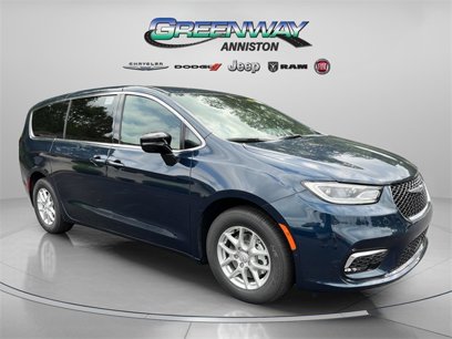 New 2025 Chrysler Pacifica Select