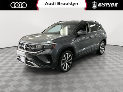 Used 2022 Volkswagen Taos SE w/ Panoramic Sunroof Package