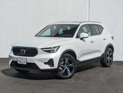 Used 2025 Volvo XC40 B5 Core