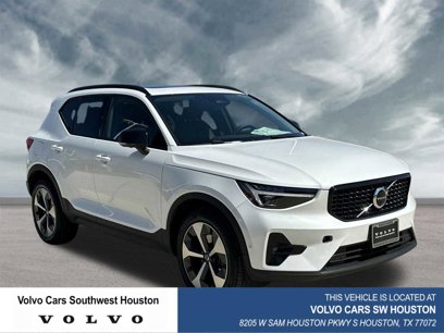 Certified 2025 Volvo XC40 B5 Plus w/ Protection Package Premier