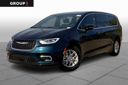 New 2025 Chrysler Pacifica Select