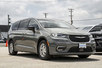New 2025 Chrysler Pacifica Select