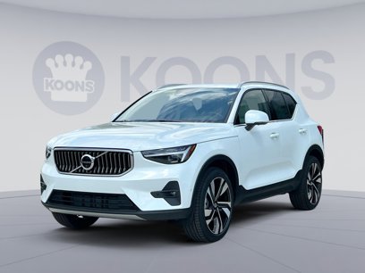 New 2025 Volvo XC40 B5 Ultra w/ Climate Package