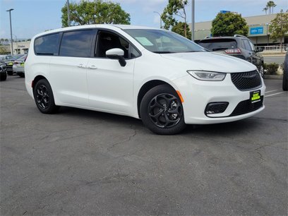New 2023 Chrysler Pacifica Touring-L w/ S Appearance Package
