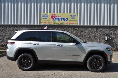 New 2025 Jeep Grand Cherokee Altitude