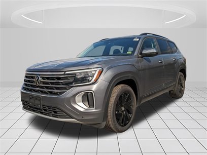 Used 2024 Volkswagen Atlas SE w/ Black Wheel Package