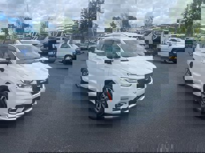 Used 2024 Chrysler Pacifica Select