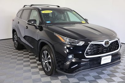 Used 2024 Toyota Highlander XLE