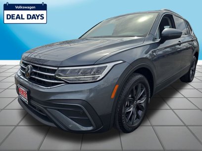 Used 2022 Volkswagen Tiguan SE w/ Panoramic Sunroof Package