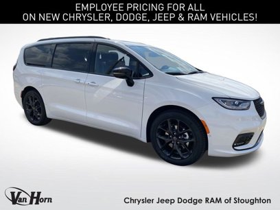 New 2025 Chrysler Pacifica Limited w/ Uconnect Theater Family Group