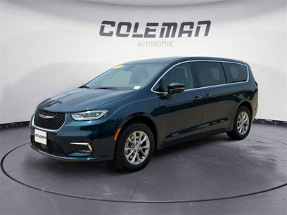 New 2025 Chrysler Pacifica Select