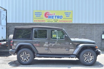 New 2024 Jeep Wrangler Sahara w/ Technology Group