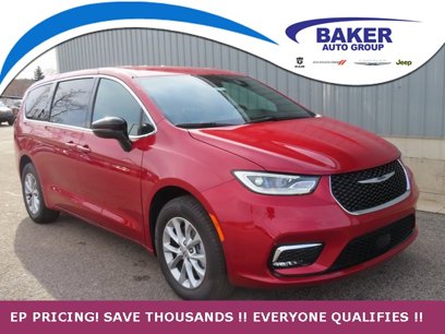 New 2025 Chrysler Pacifica Select