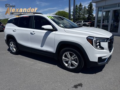 Used 2022 GMC Terrain SLE w/ Driver Convenience Package