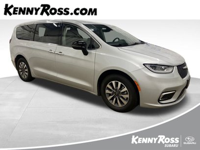 Used 2024 Chrysler Pacifica Select