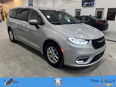 Used 2023 Chrysler Pacifica Touring-L