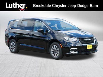 New 2025 Chrysler Pacifica Select