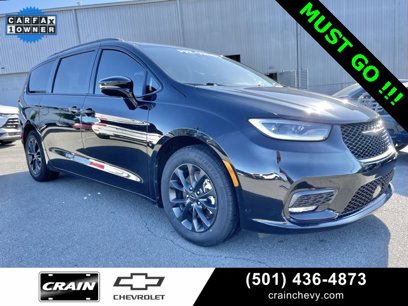 Used 2021 Chrysler Pacifica Touring w/ Uconnect Theater Family Group